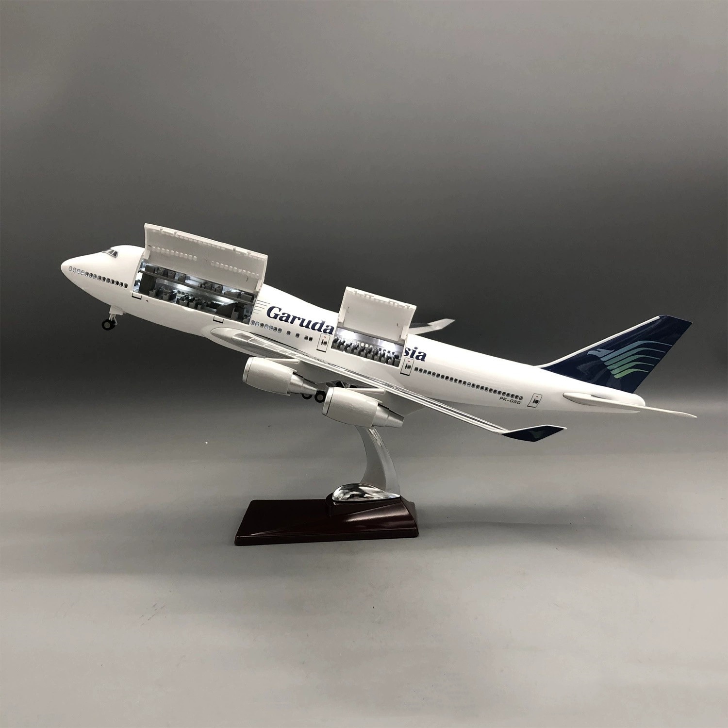 New Cabin Door Openable Garuda - đánh giá và giá Model Kit Indonesia